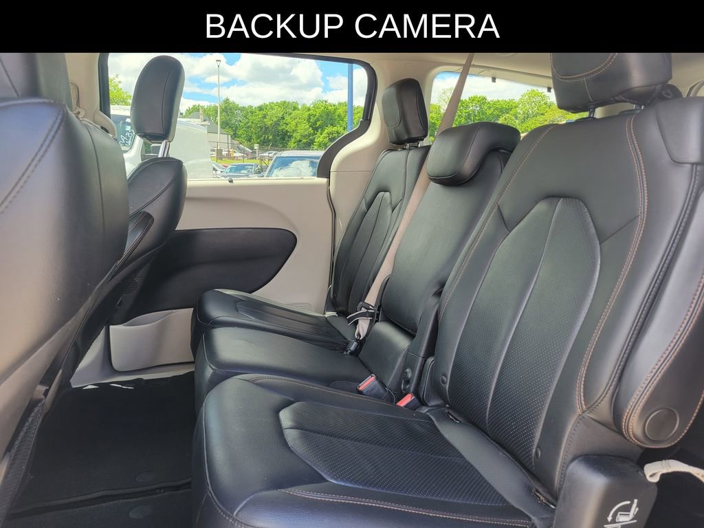 Used 2019 Chrysler Pacifica Touring-L FWD image 12
