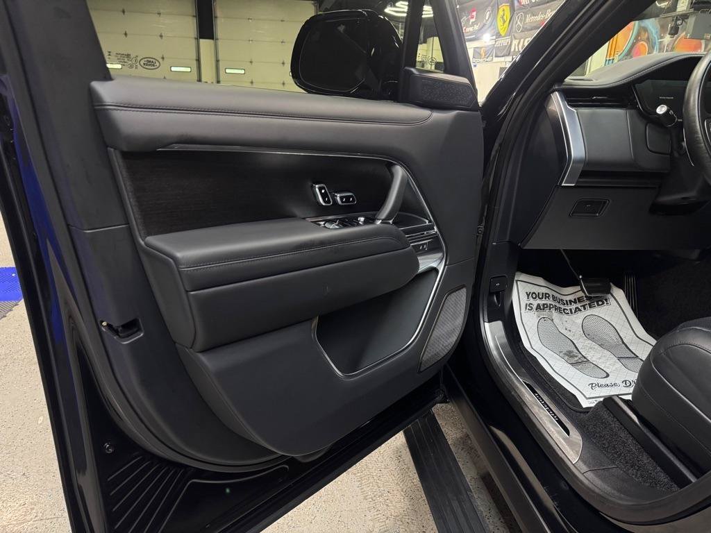 Used 2025 Land Rover Range Rover Long Wheelbase Autobiography AWD/4WD image 12