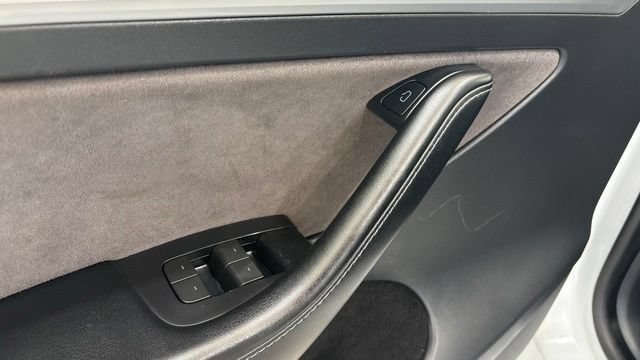Used 2023 Tesla Model Y Long Range AWD/4WD image 17