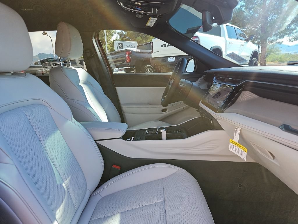 Used 2026 Jeep Cherokee Limited AWD/4WD image 23