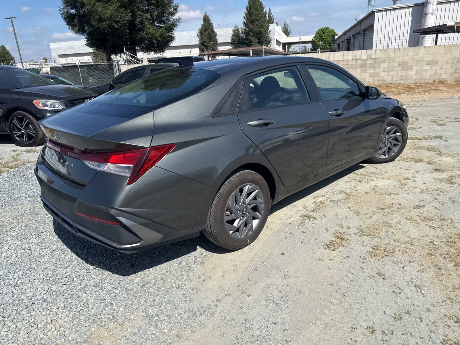 Used 2024 Hyundai Elantra SEL FWD image 5
