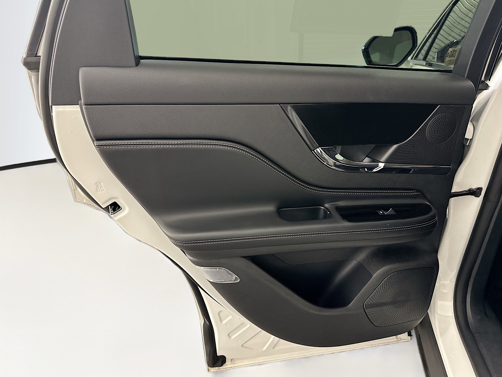 Used 2023 Lincoln Corsair AWD image 27