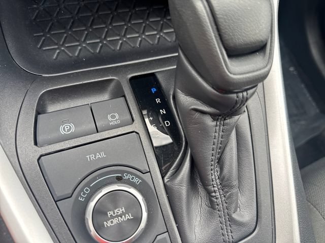 Used 2025 Toyota RAV4 XLE AWD/4WD image 23