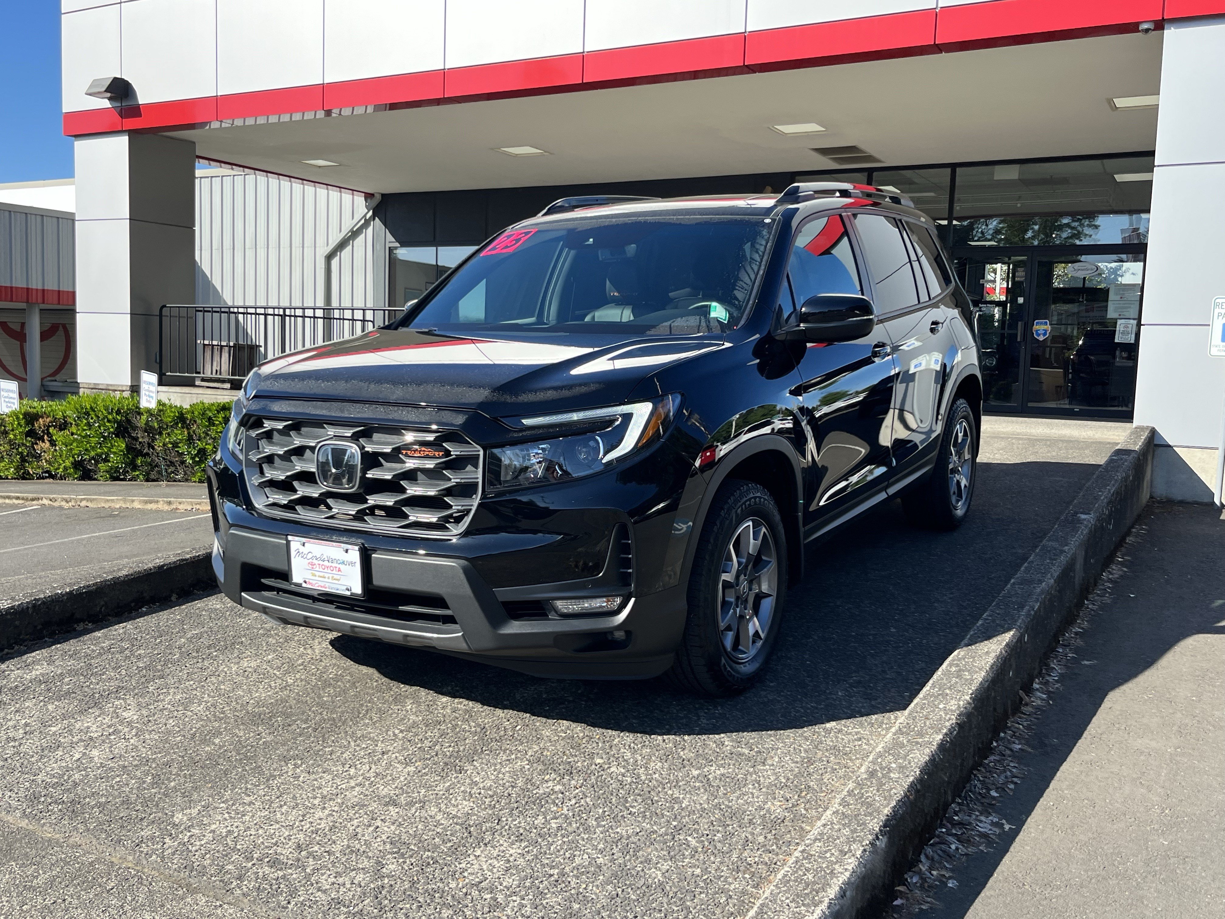 Used 2023 Honda Passport TrailSport image 3