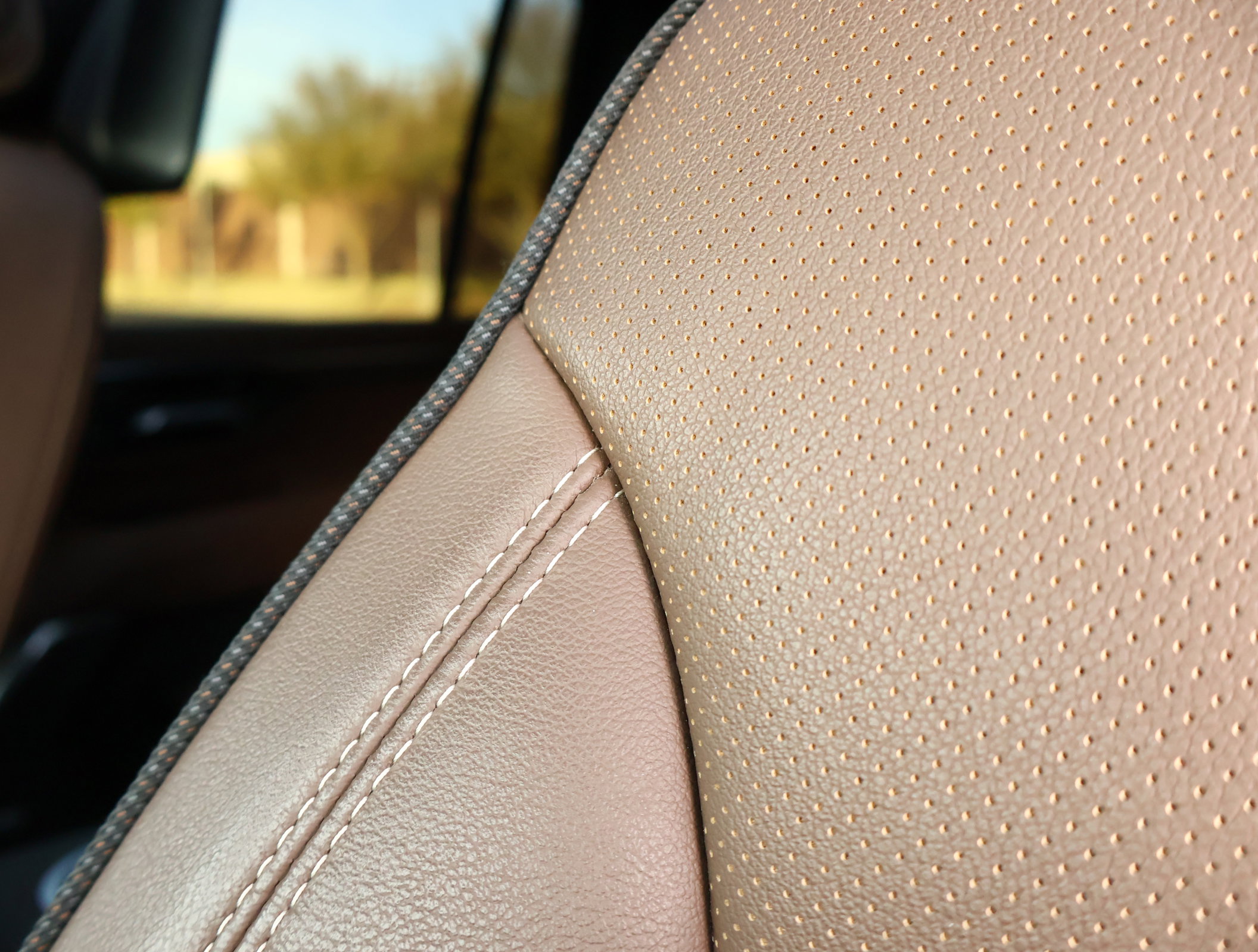 Certified 2025 Chevrolet Suburban High Country image 14