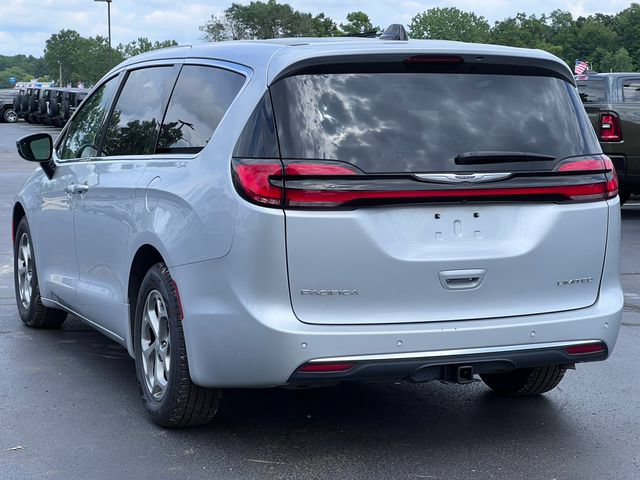 Used 2024 Chrysler Pacifica Limited w/ Trailer Tow Group FWD image 2