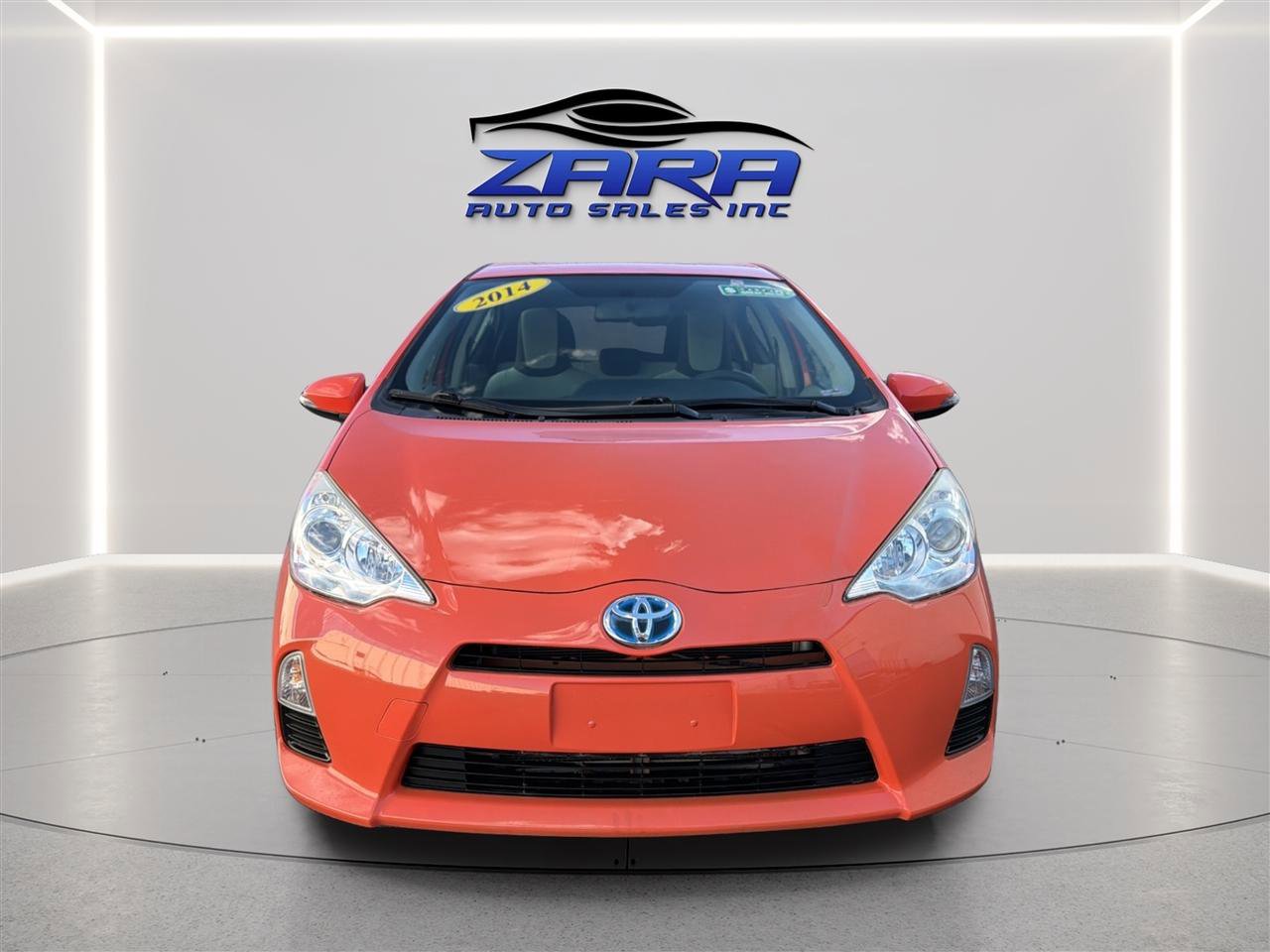 Used 2014 Toyota Prius C One image 2