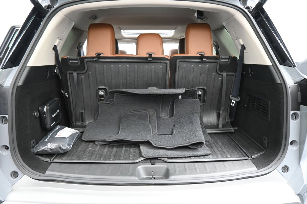 Used 2023 Nissan Pathfinder Platinum AWD/4WD image 23