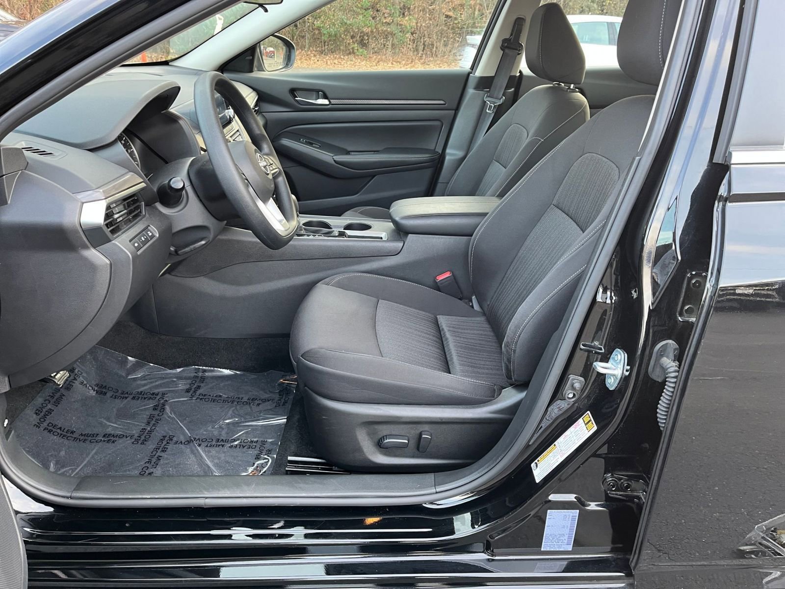 Used 2025 Nissan Altima 2.5 SV image 25