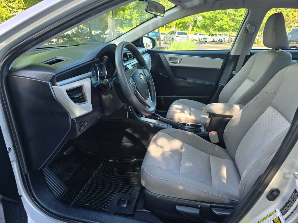 Used 2015 Toyota Corolla LE FWD image 14