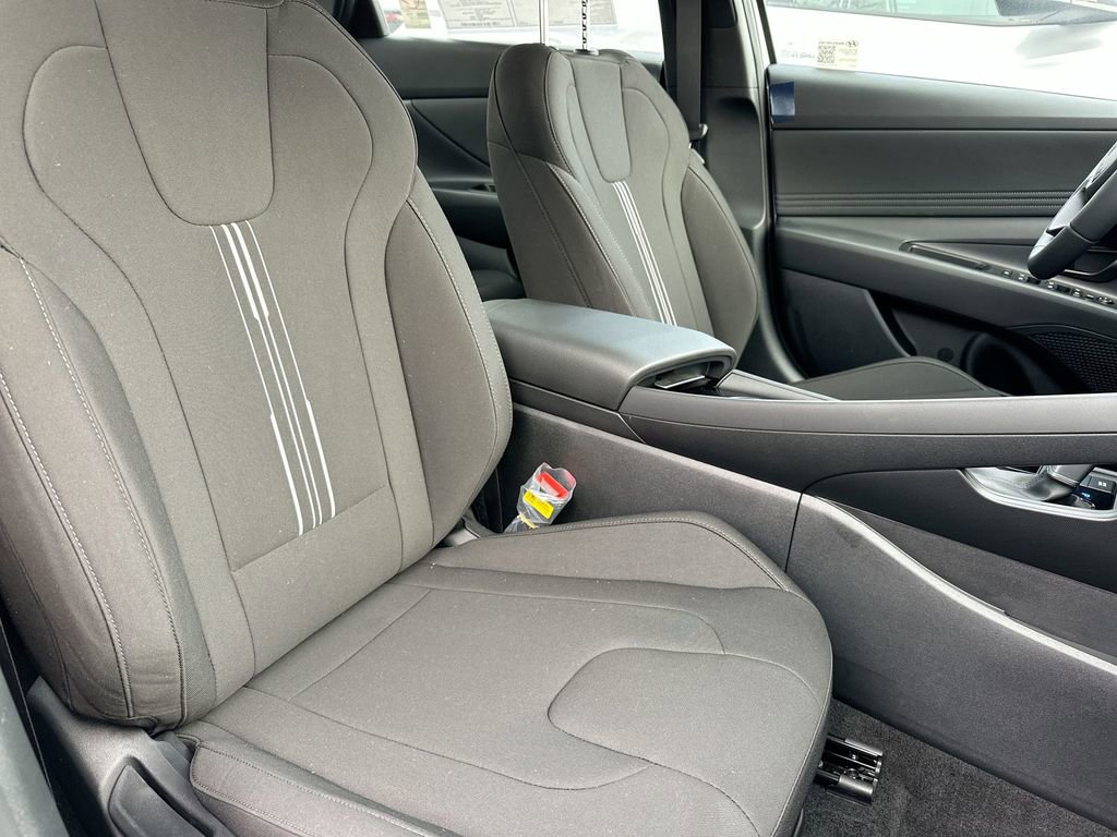 Used 2025 Hyundai Elantra SEL image 43