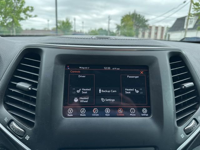 Used 2019 Jeep Cherokee Latitude w/ Cold Weather Group AWD/4WD image 38