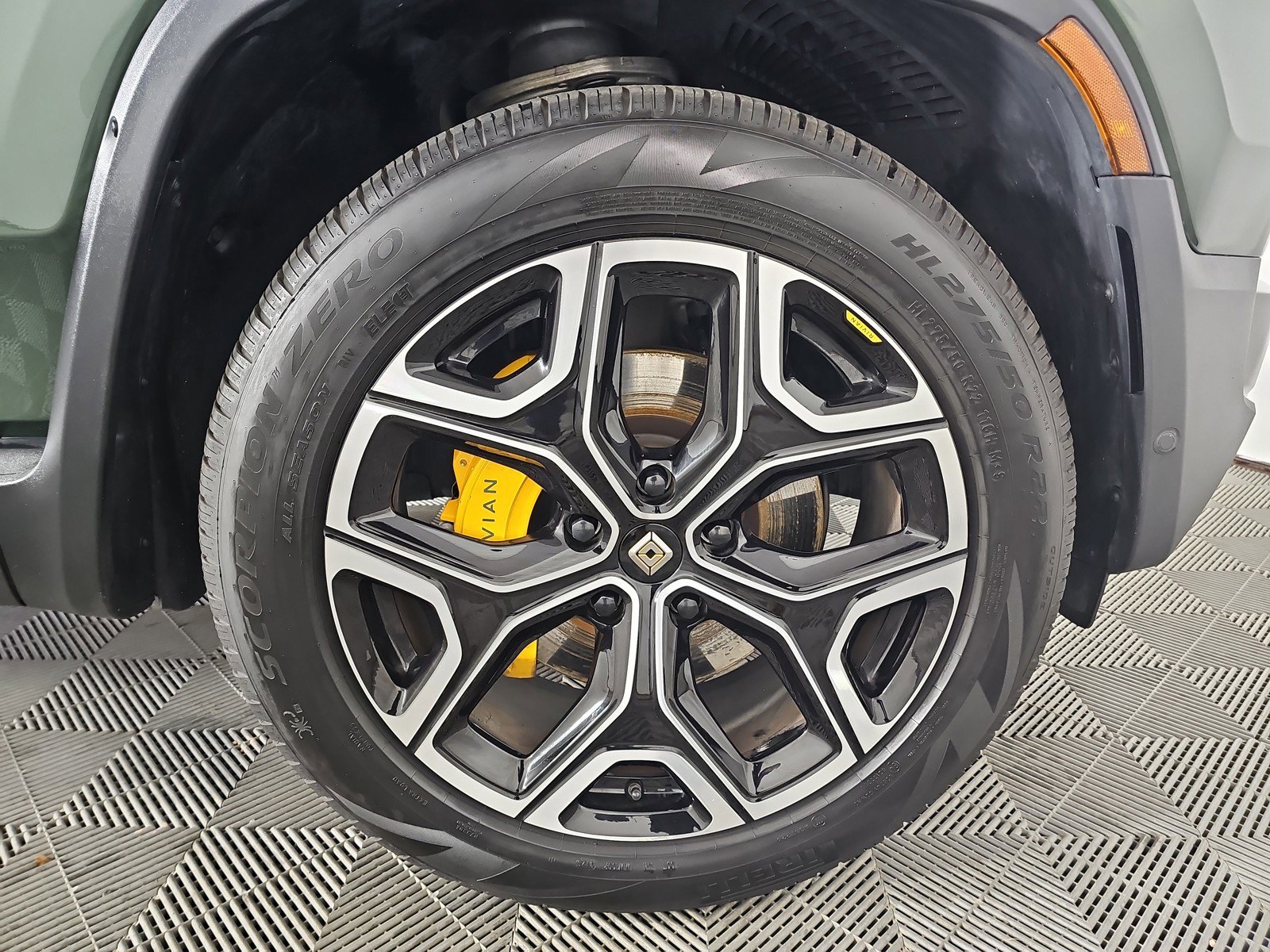 Used 2023 Rivian R1S Adventure AWD/4WD image 11