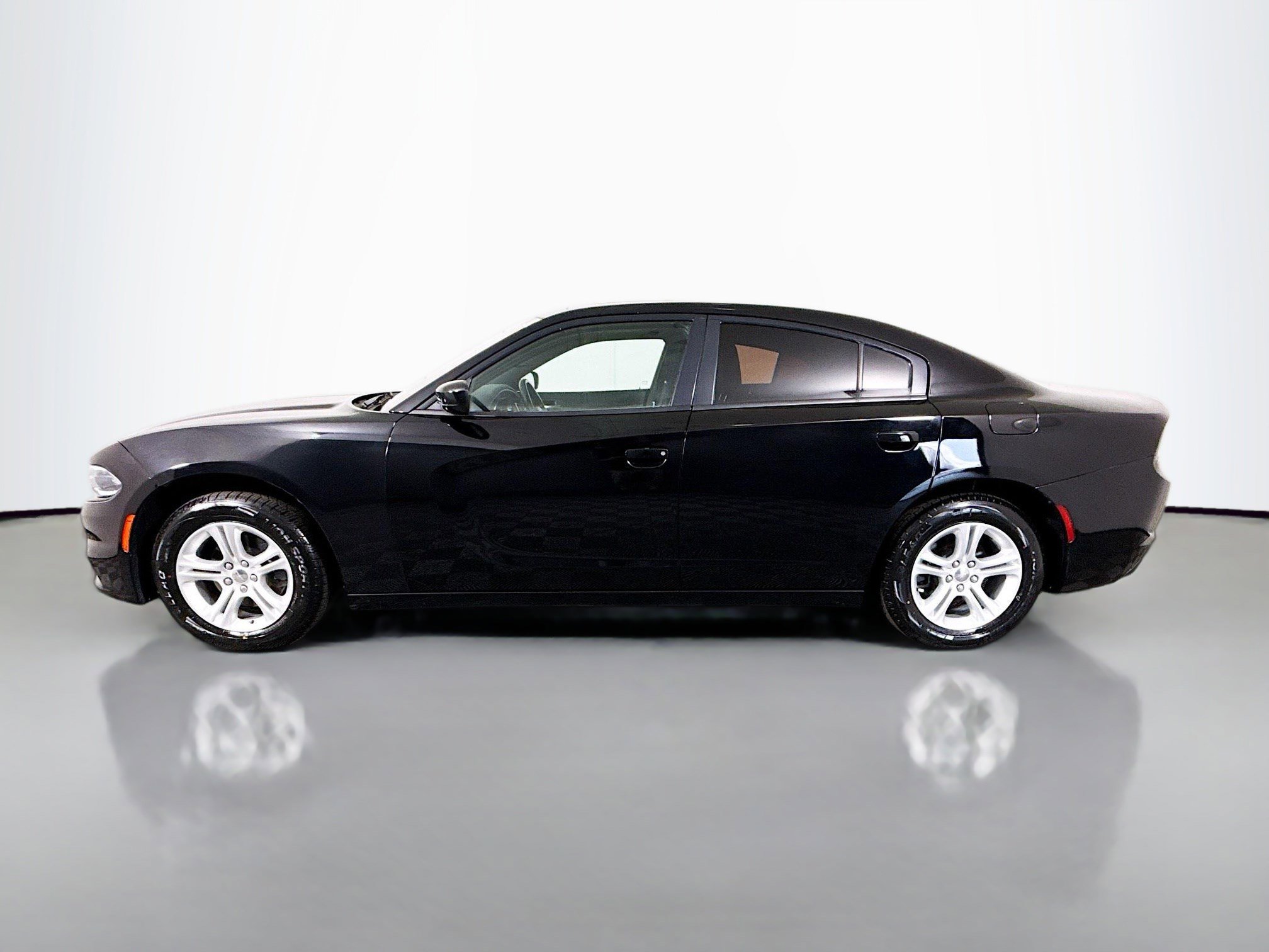 Used 2019 Dodge Charger SXT w/ Leather Interior Group image 6