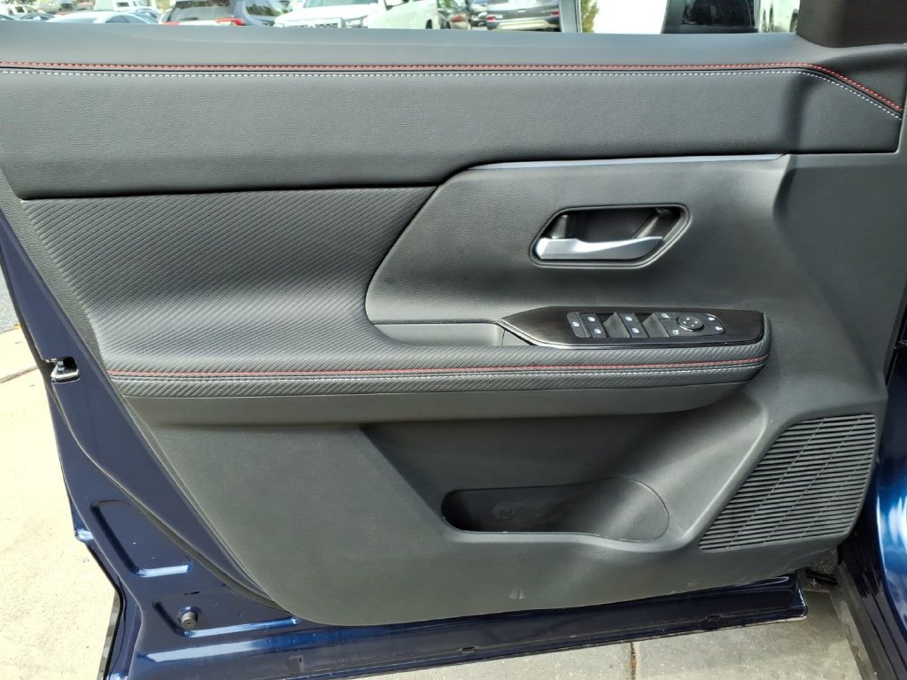 New 2027 Nissan Kicks SR w/ Cold Weather Package FWD image 14