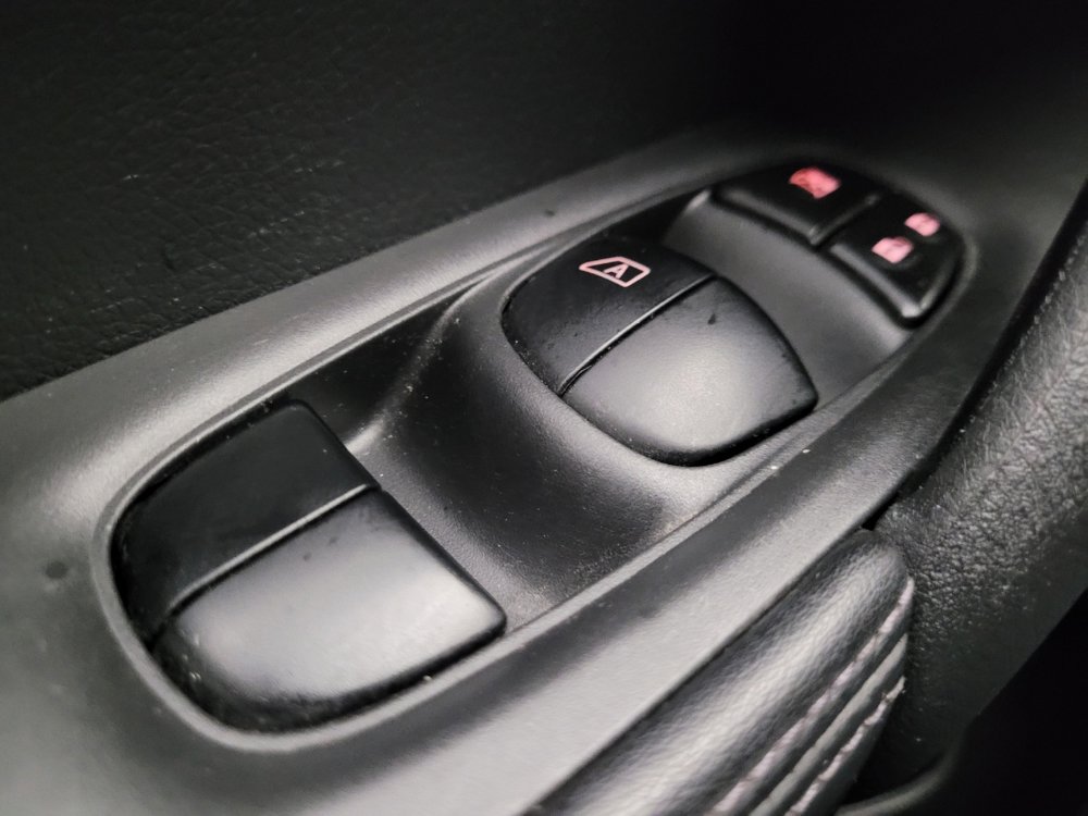 Used 2019 Nissan Rogue S image 27