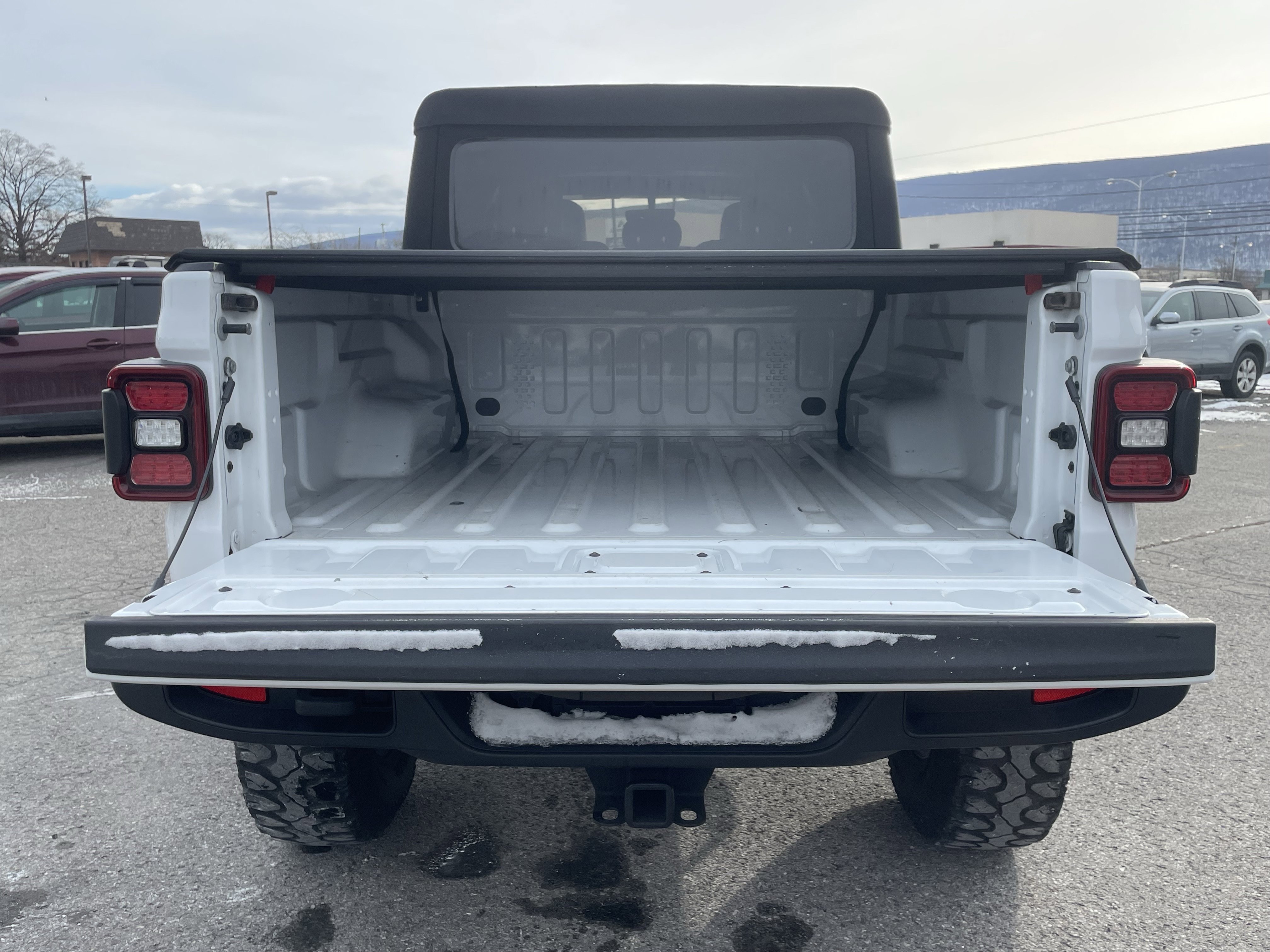 Used 2020 Jeep Gladiator Overland image 5