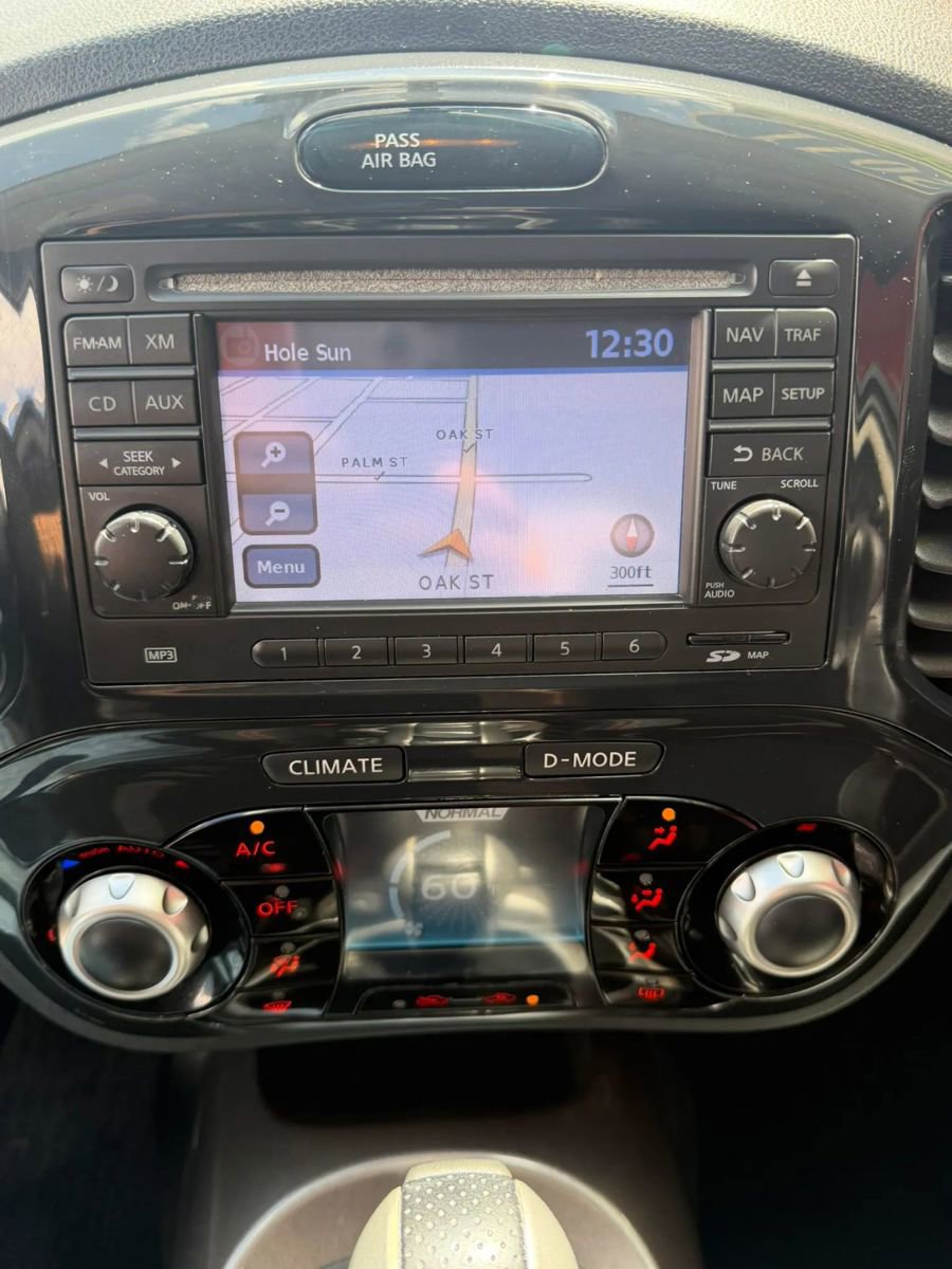 Used 2011 Nissan Juke SL image 11