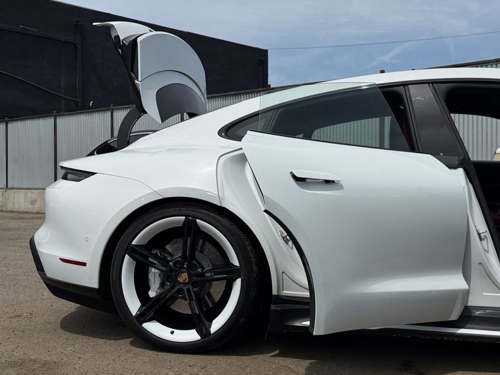Used 2020 Porsche Taycan 4S image 40