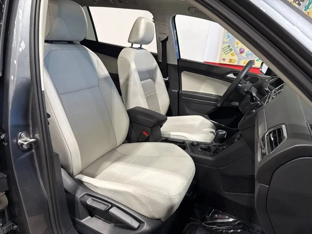 Used 2021 Volkswagen Tiguan SEL AWD/4WD image 16