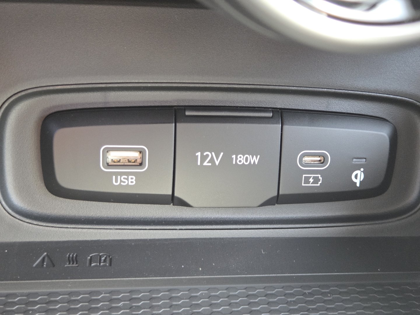 New 2026 Hyundai Venue SEL FWD image 9