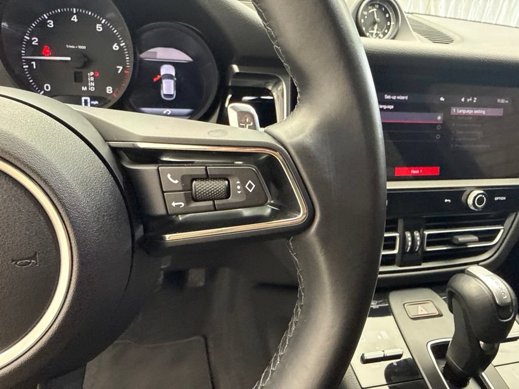 Certified 2024 Porsche Macan AWD/4WD image 35
