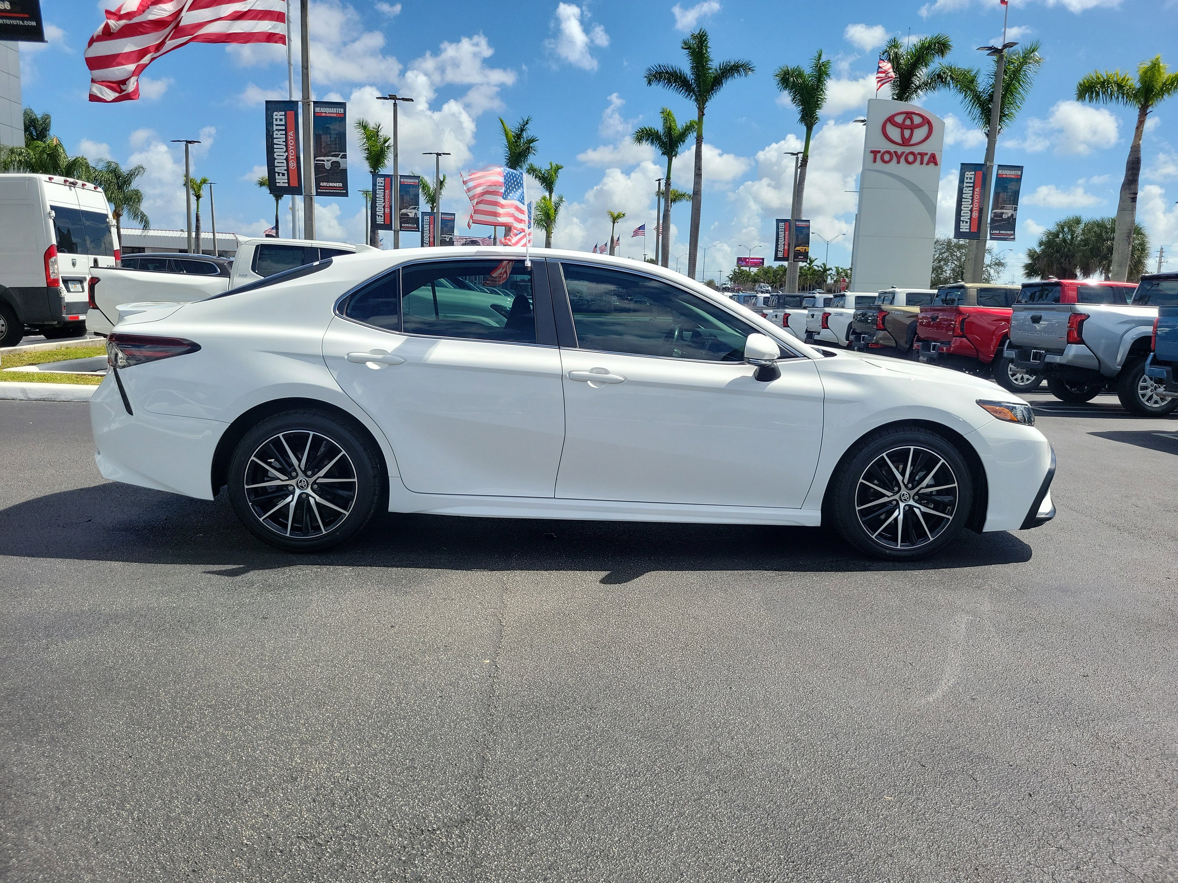 Used 2023 Toyota Camry SE w/ Convenience Package FWD image 13