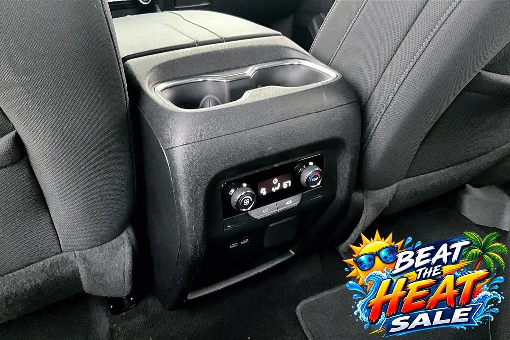 Used 2024 Chevrolet Traverse LT FWD image 28