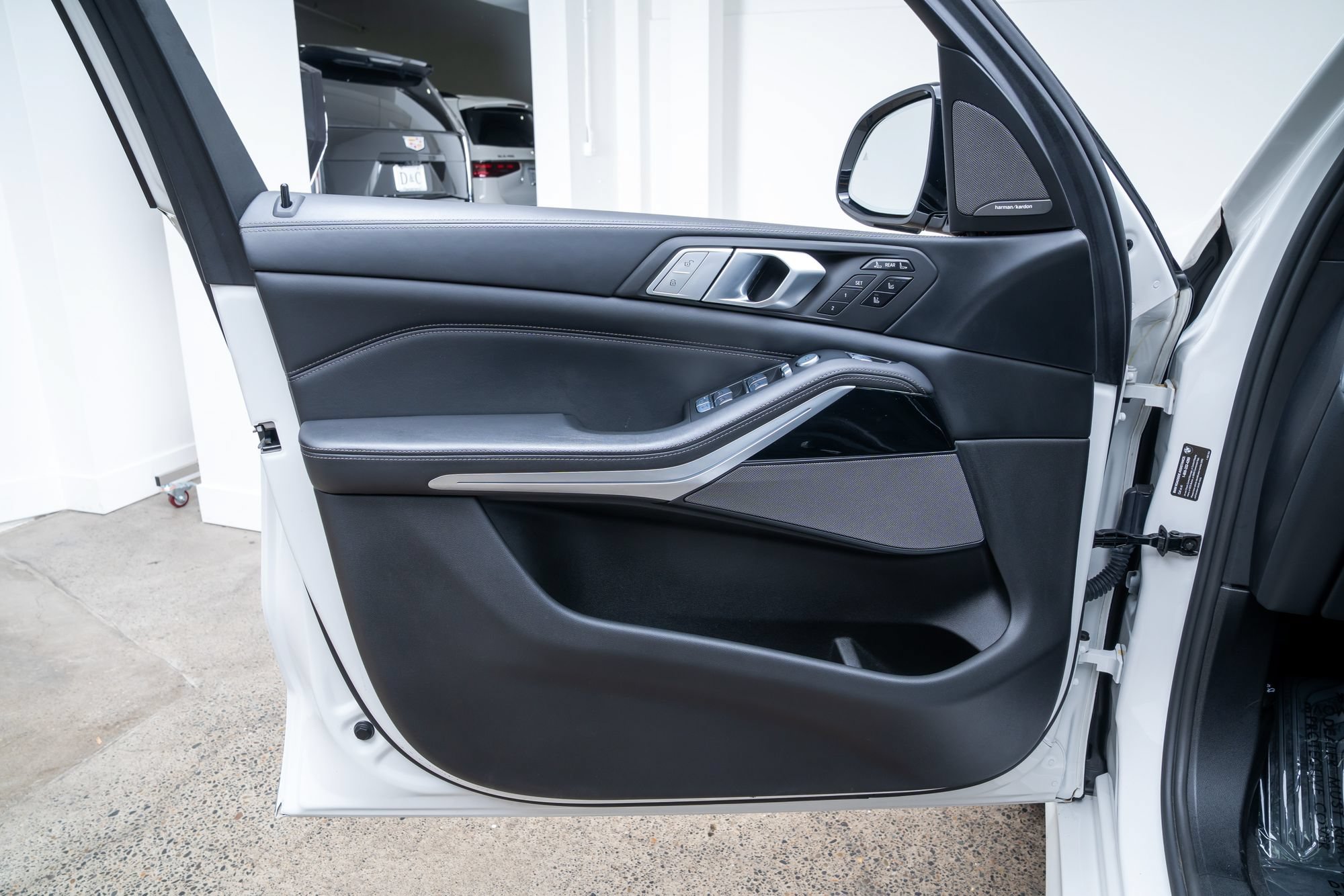 Used 2021 BMW ALPINA XB7 AWD/4WD image 21
