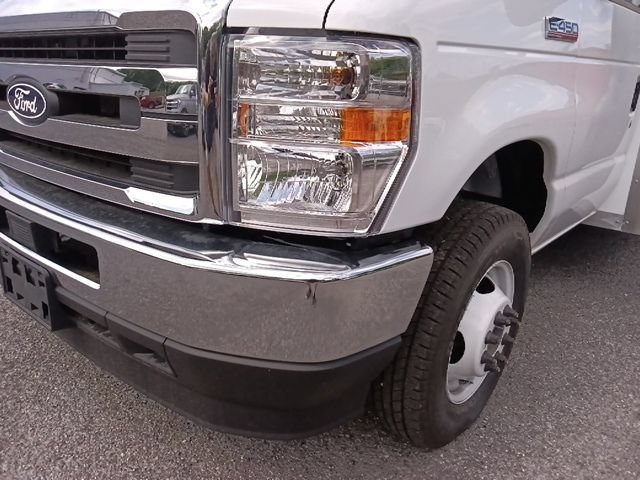 New 2026 Ford E-450 and Econoline 450 Super Duty w/ Power Equipment Group RWD image 9