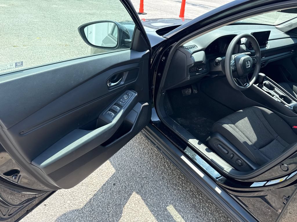 Used 2025 Honda Accord SE image 10