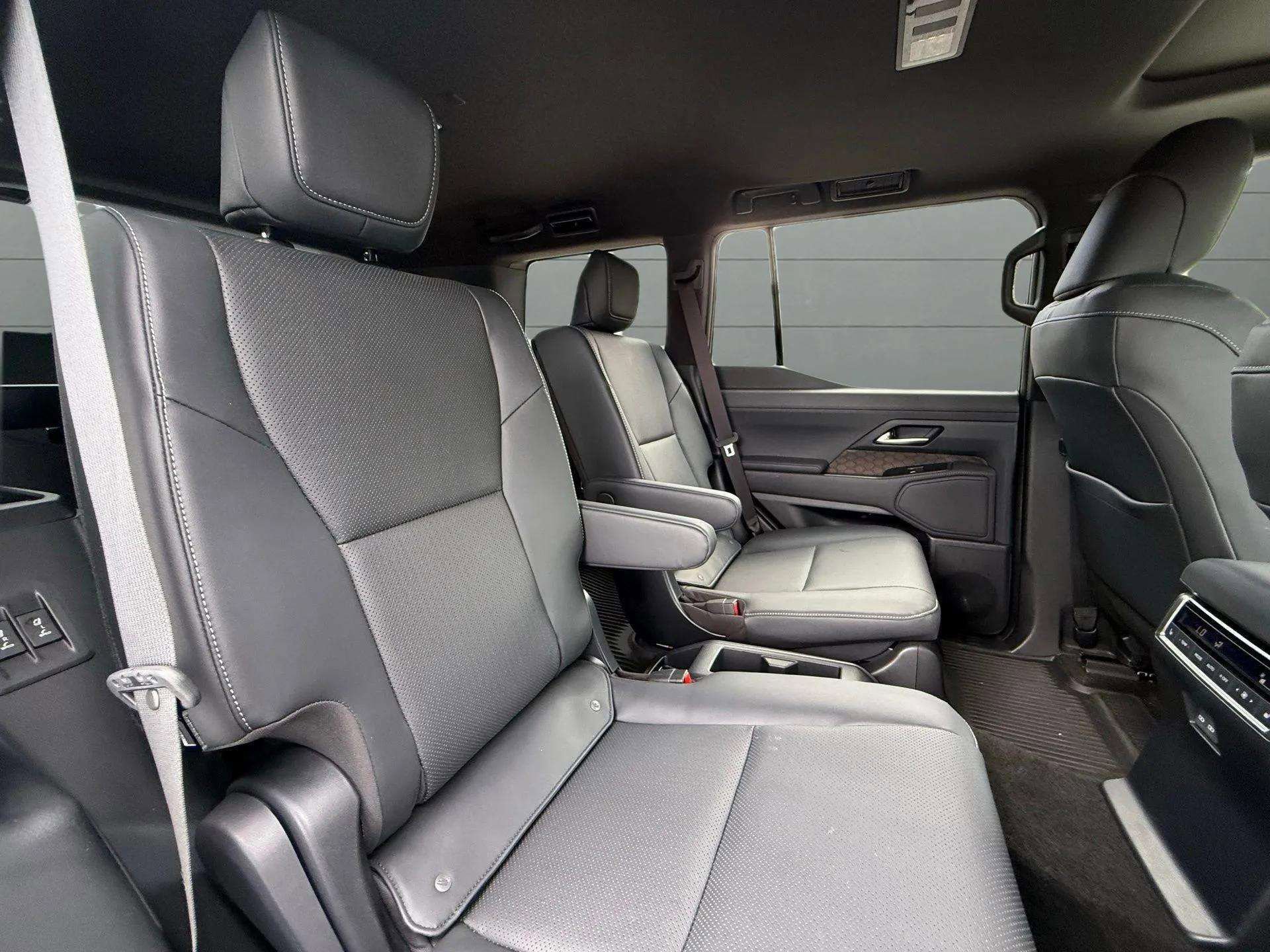 Used 2024 Lexus GX 550 w/ Accessory Package (2T) image 22