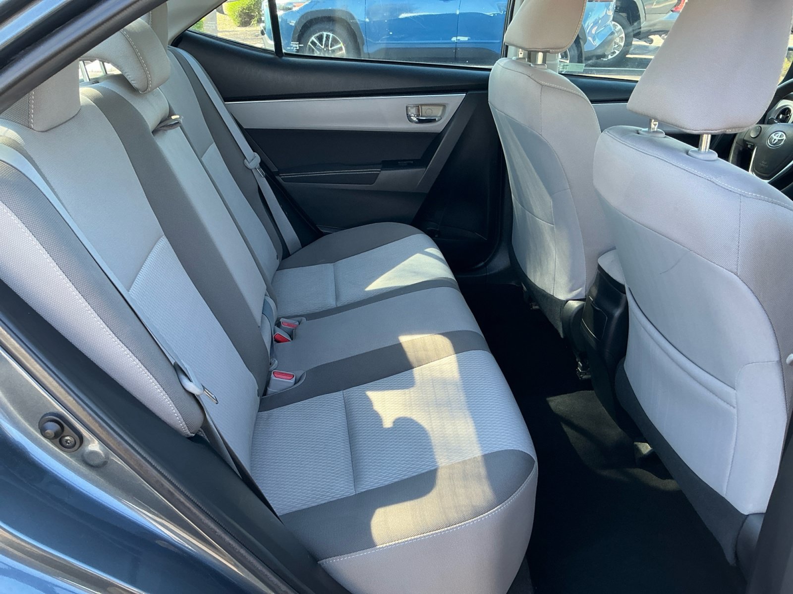 Used 2017 Toyota Corolla LE w/ Carpet Mat Package (TMS) FWD image 18
