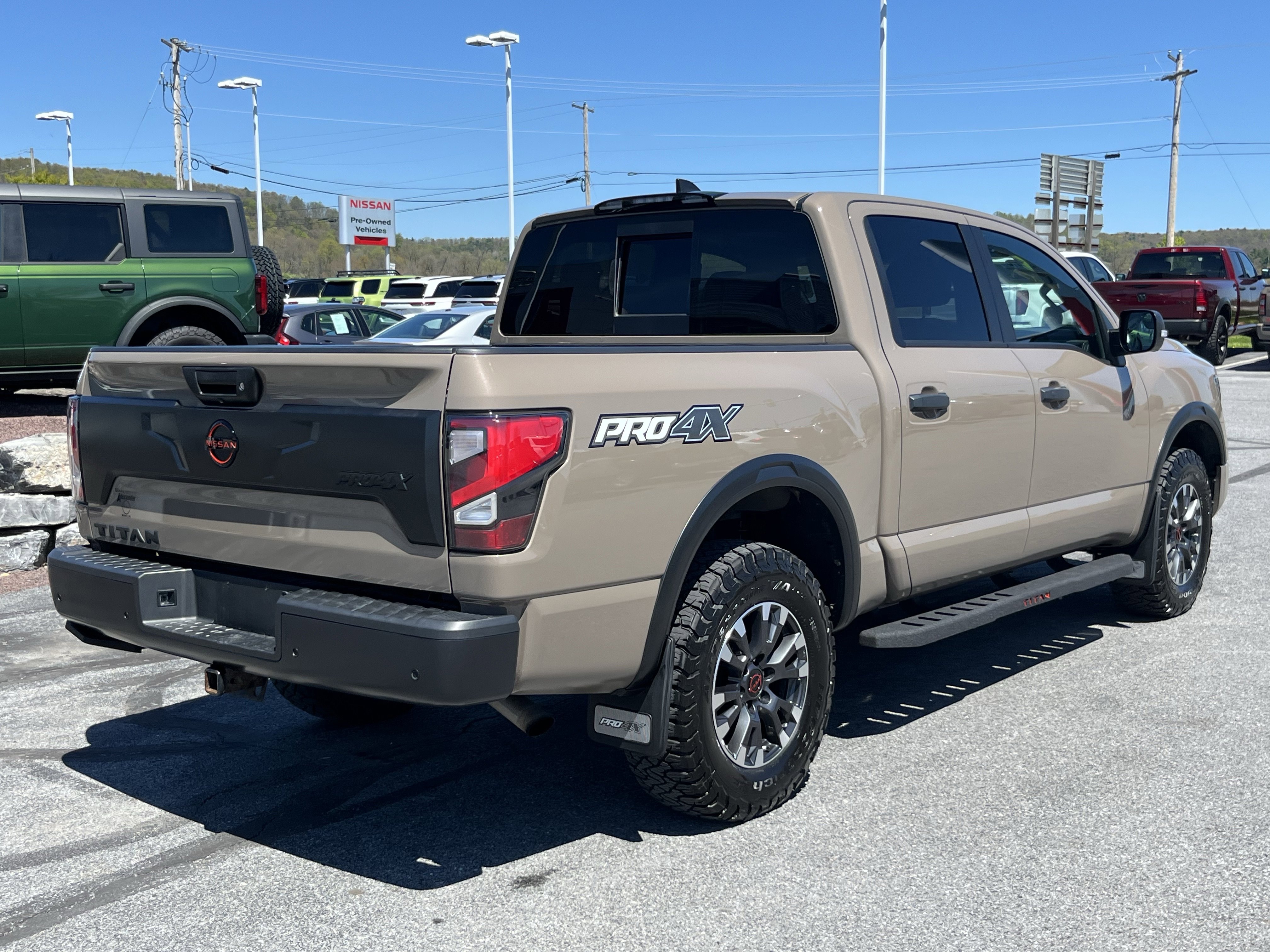 Used 2023 Nissan Titan PRO-4X w/ Pro-4x Convenience Package AWD/4WD image 3