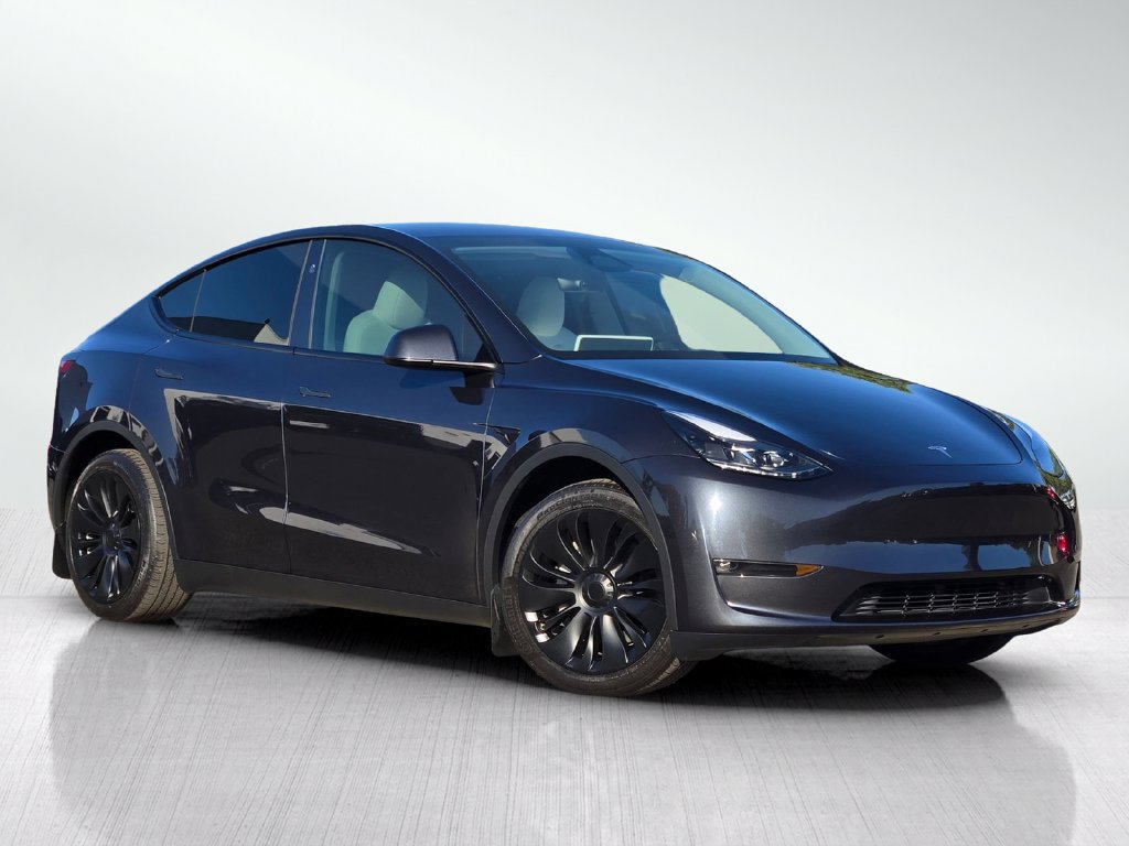 Used 2024 Tesla Model Y Long Range AWD/4WD image 1