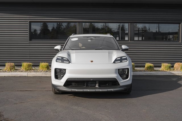 Used 2025 Porsche Macan 4 Electric image 6