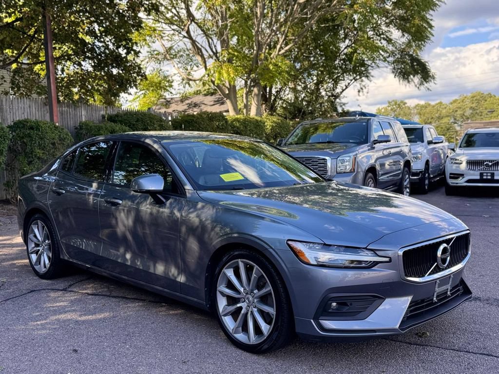 Used 2021 Volvo S60 T6 Momentum AWD/4WD image 8