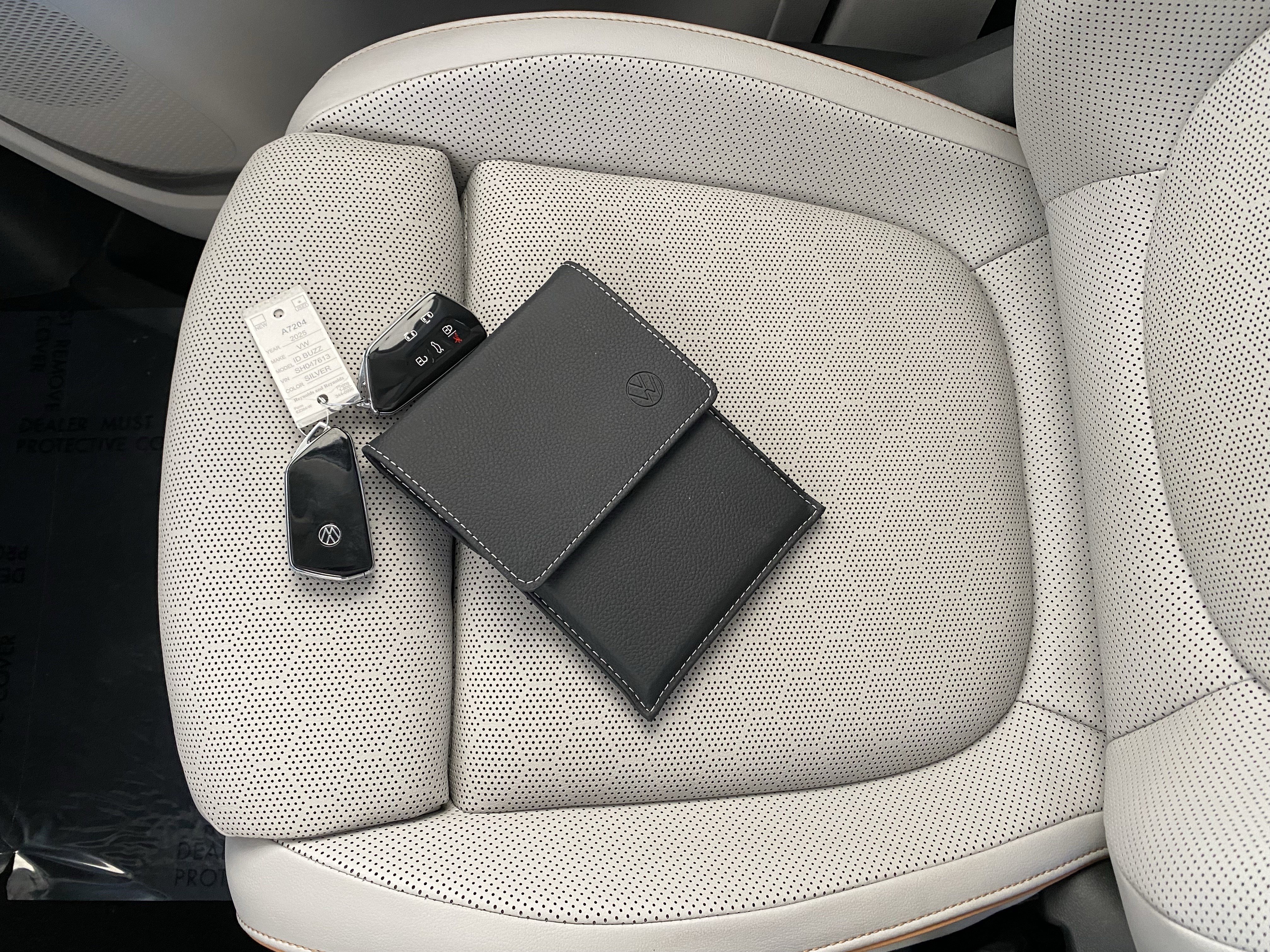 Certified 2025 Volkswagen ID. Buzz 1st Edition RWD image 9