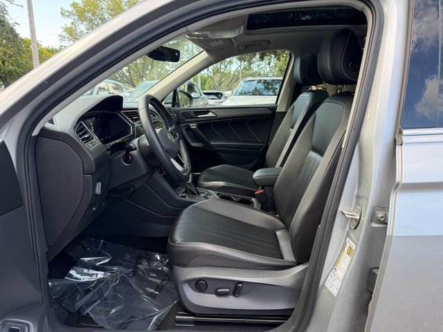 Used 2022 Volkswagen Tiguan SE w/ Panoramic Sunroof Package AWD/4WD image 11