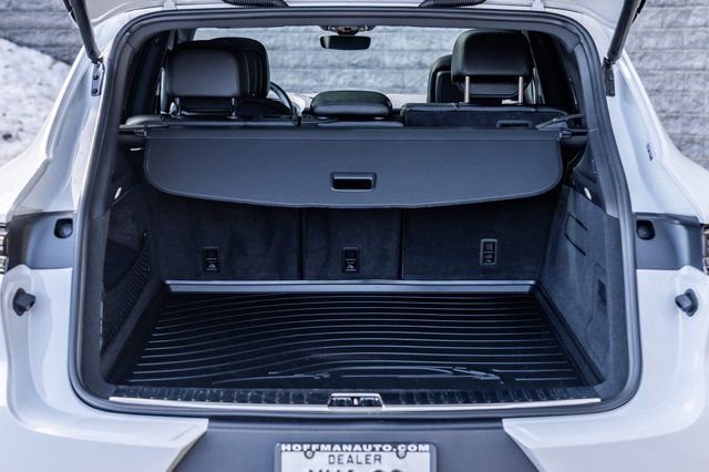 Used 2024 Porsche Cayenne image 18