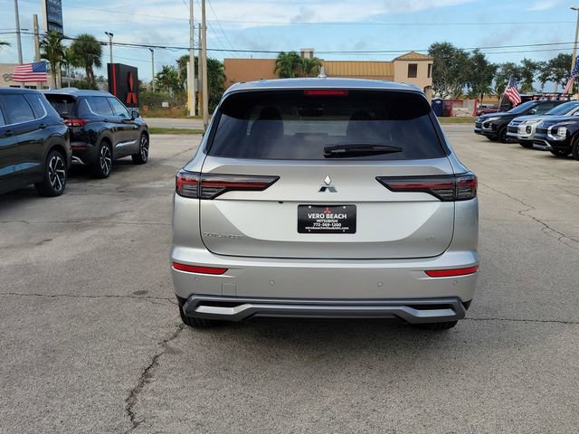 New 2026 Mitsubishi Outlander SE image 5