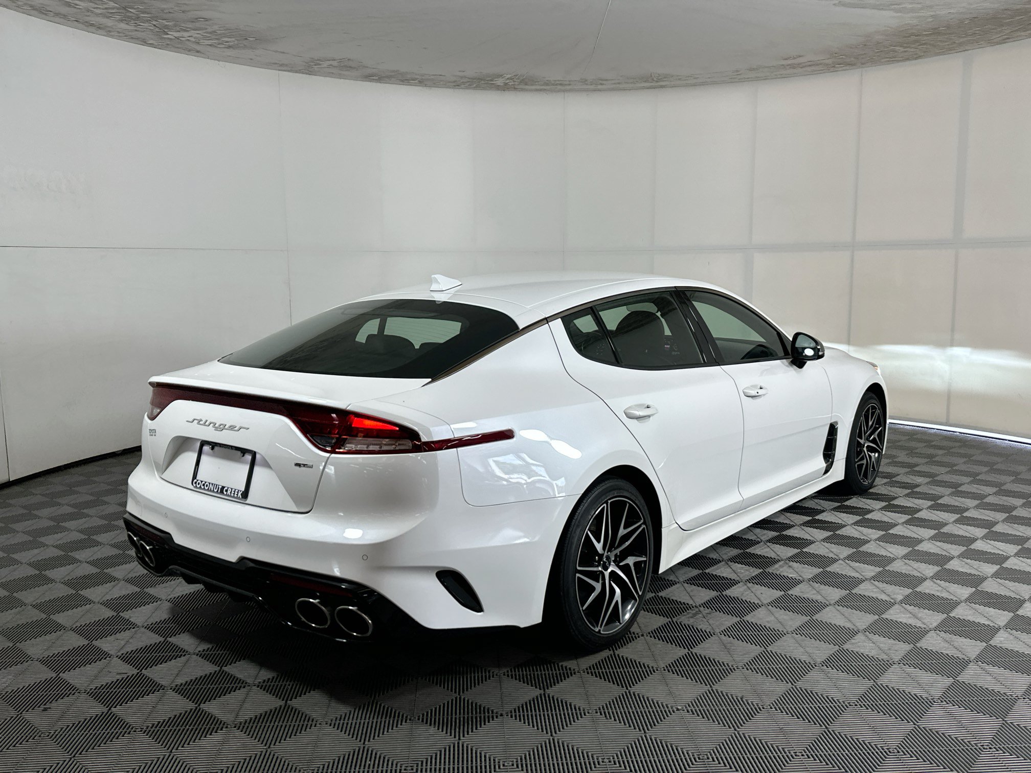 Used 2023 Kia Stinger GT-Line RWD image 3