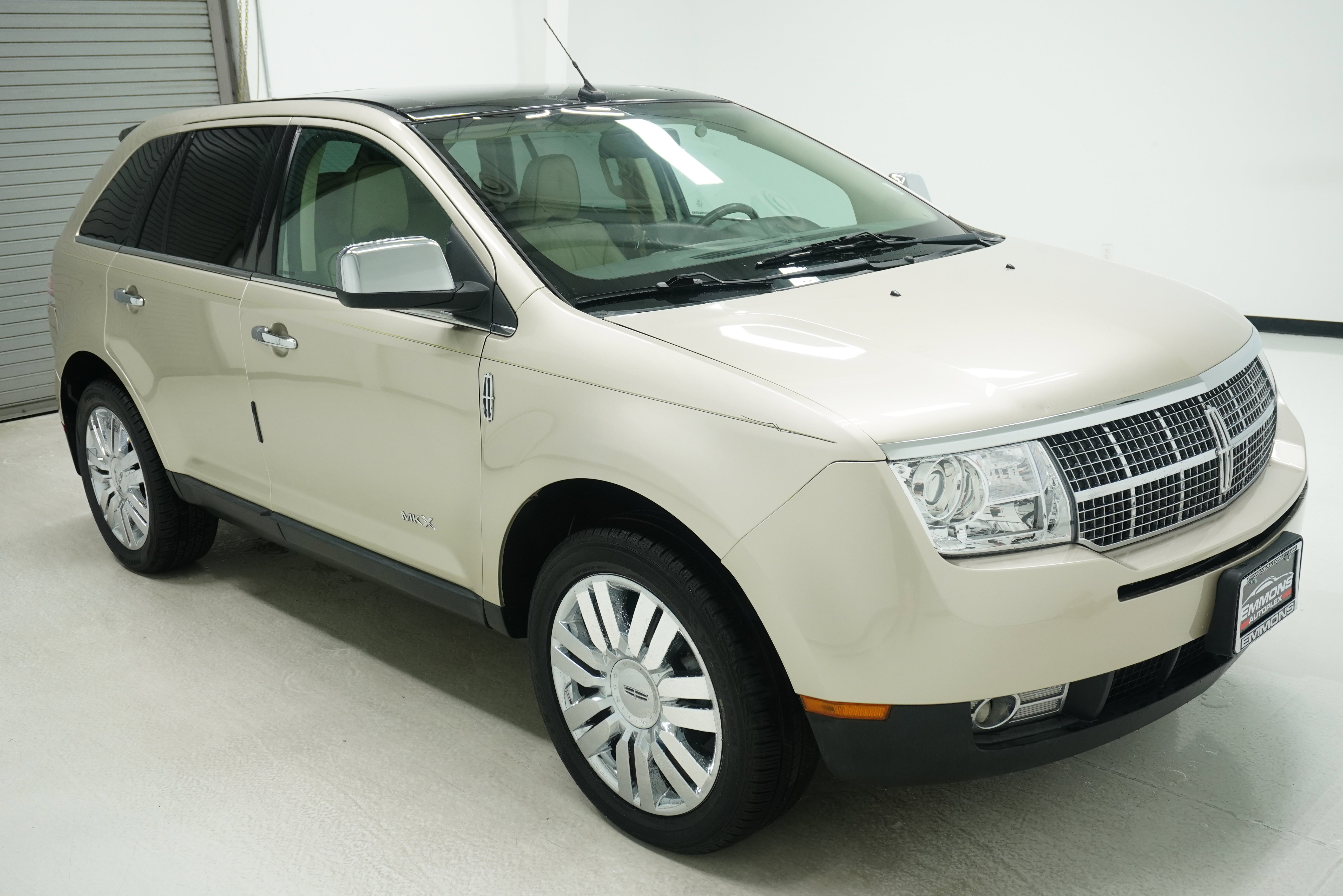 Used 2010 Lincoln MKX 2WD image 3