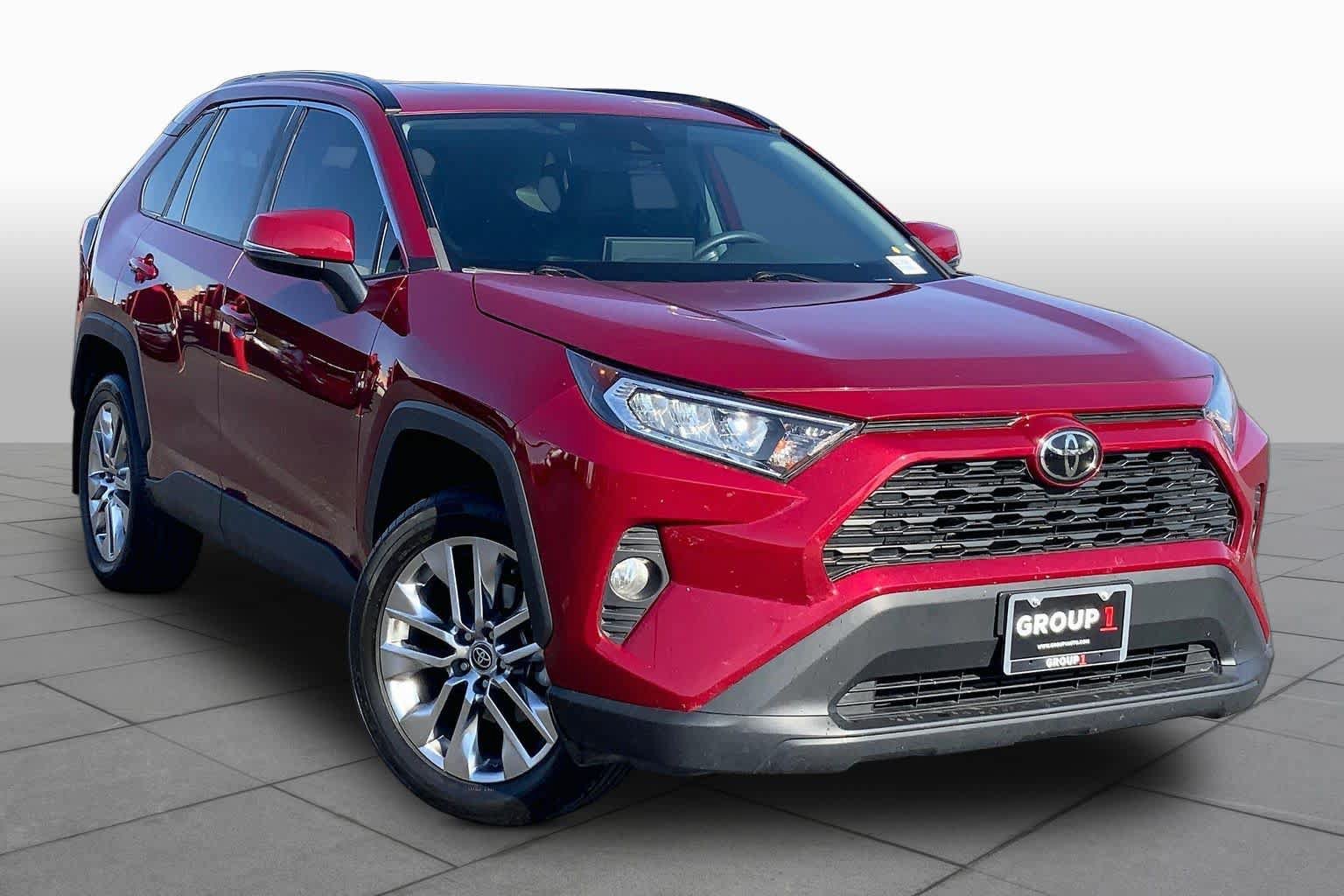 Used 2021 Toyota RAV4 XLE Premium FWD image 3