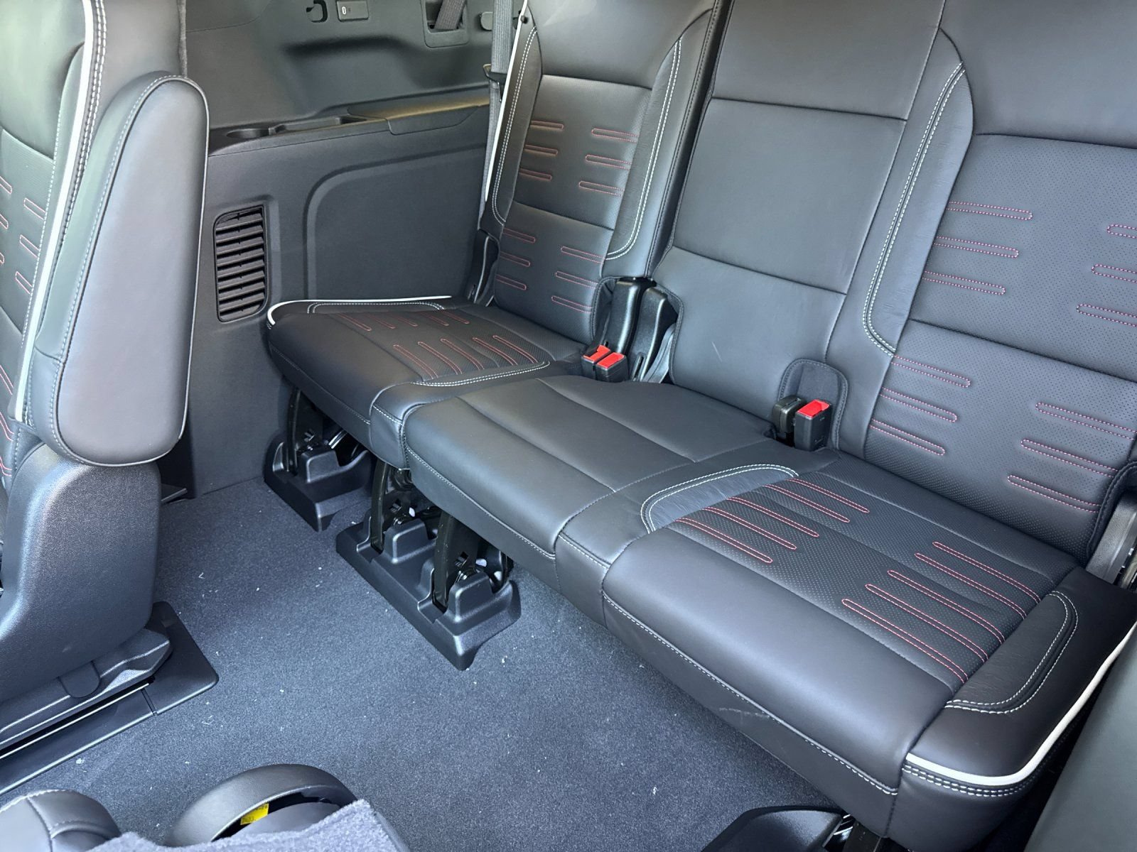 New 2026 GMC Yukon XL AT4 Ultimate AWD/4WD image 16