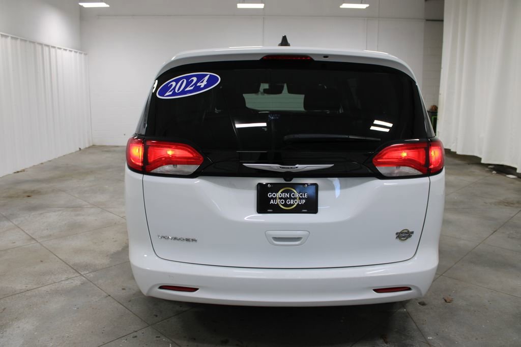 Used 2024 Chrysler Voyager LX FWD image 8