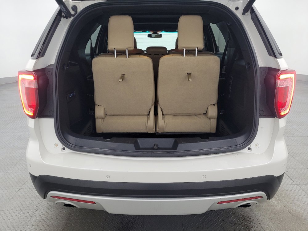 Used 2017 Ford Explorer Limited w/ Equipment Group 303A AWD/4WD image 29