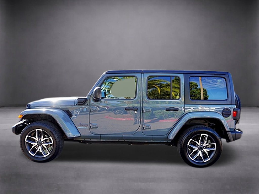 Used 2024 Jeep Wrangler Unlimited AWD/4WD image 9