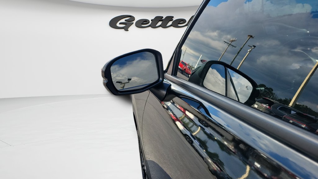 Used 2025 Honda HR-V Sport image 11