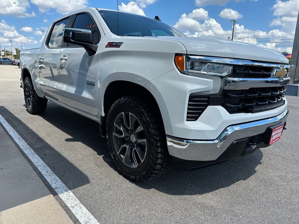 Used 2023 Chevrolet Silverado 1500 LT AWD/4WD image 3